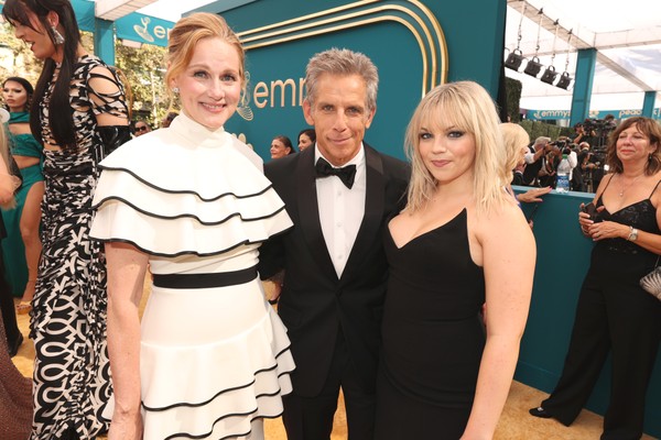 Laura Linney, Ben Stiller e Ella Olivia Stiller Emmy Awards 2022 (Foto: Getty Images)