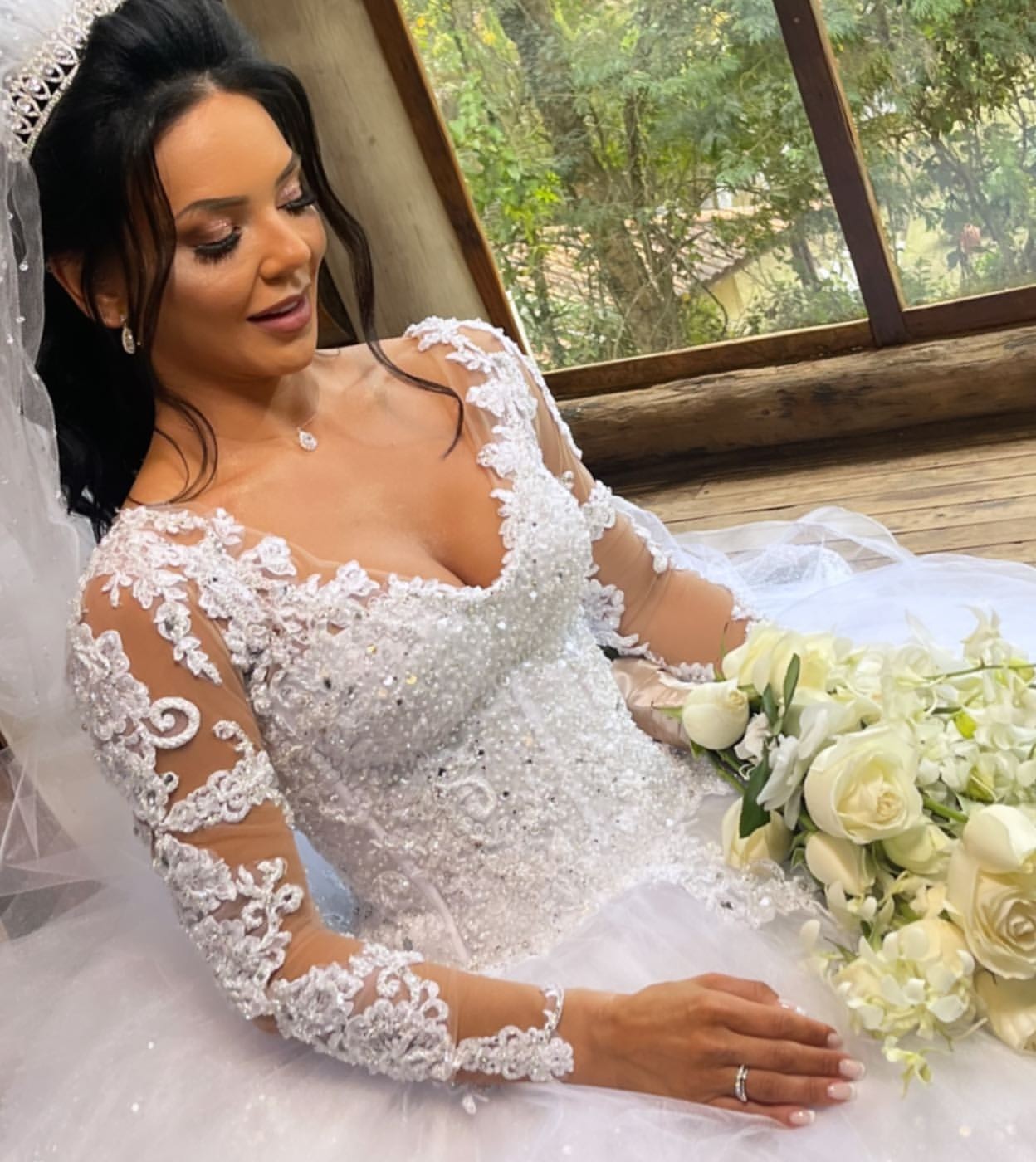 Rafinha Viscardi com seu vestido de noiva assinado pelo estilista Sérgio Carvalho (Foto: Reprodução/Instagram)
