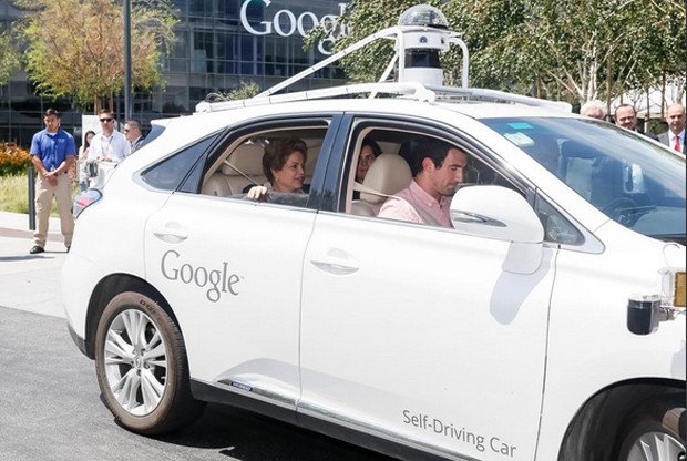 Dilma durante apresentação do Google Driverless Car (carro sem motorista) na sede do Google, EUA (Foto: Divulgação Blog do Planalto)