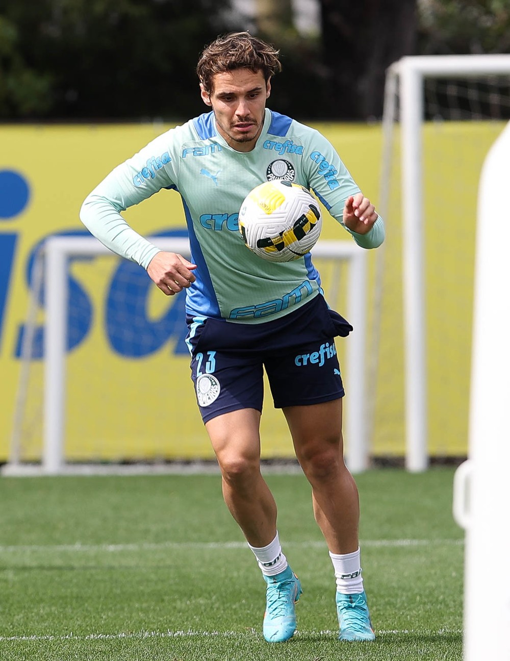 Rafael Navarro of Palmeiras competes for the ball with Claudinho