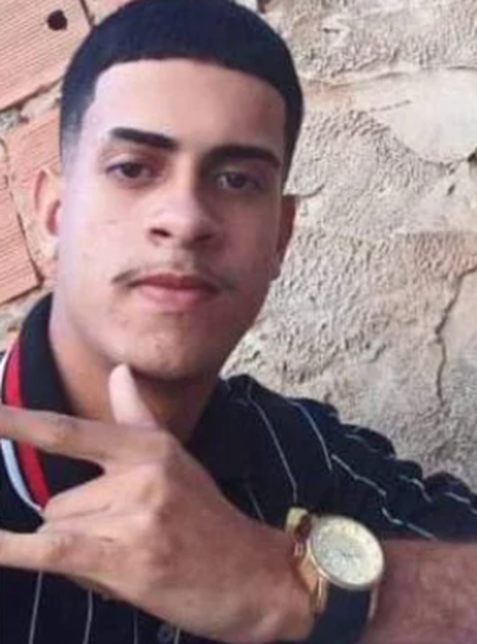 Brenderson dos Santos Reis, de 17 anos, morreu após ser baleado durante ataque em Vila Velha — Foto: Reprodução/TV Gazeta