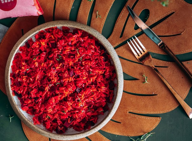 Aproveite a receita de arroz rosa com beterraba para colorir a mesa de refeição (Foto: Divulgação / Pantera)