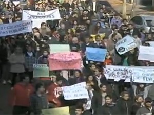 Protesto em São Luiz Gonzaga, no RS (Foto: Reprodução/RBS TV)