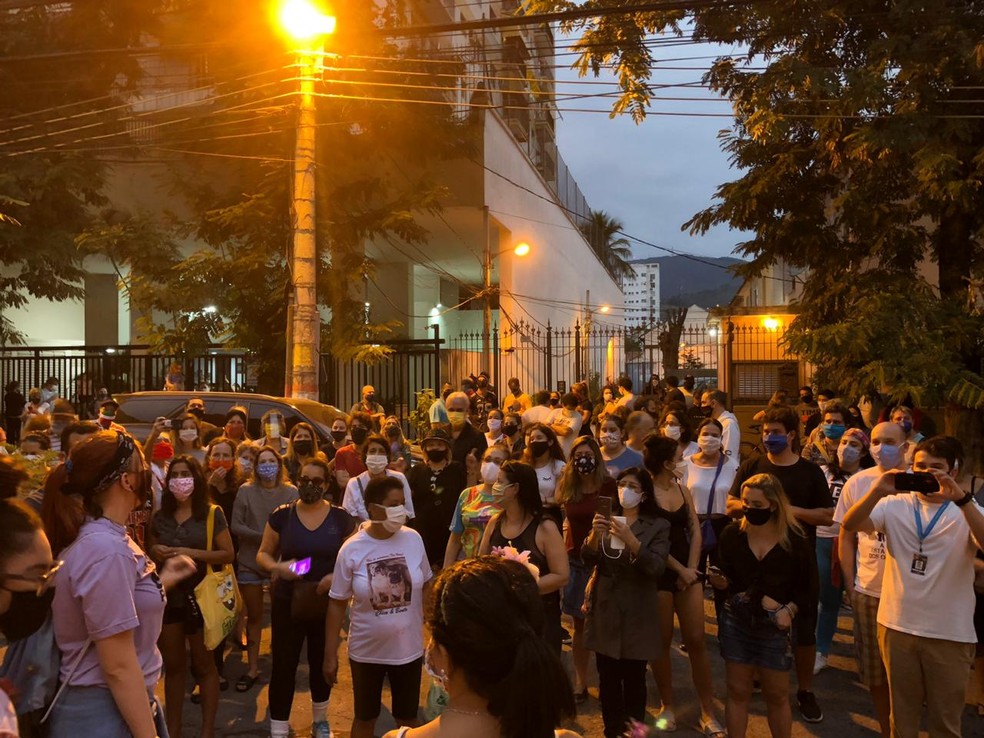 Pessoas se reuniram em ato a favor da médica agredida no Grajaú, na Zona Norte do Rio — Foto: Reprodução/Redes sociais
