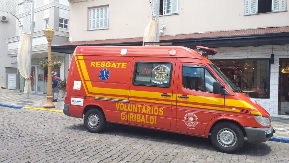 Acidente aconteceu no Centro Histórico de Garibaldi — Foto: João Paulo Deluca/Rádio Garibaldi AM