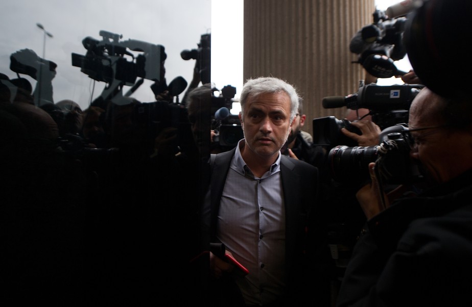 Mourinho vai a Madri e presta depoimento sobre acusação de fraude fiscal