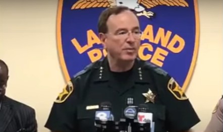 Xerife de cidade na Flórida orienta locais a atirar em saqueadores e desordeiros  (Foto: Reprodução)