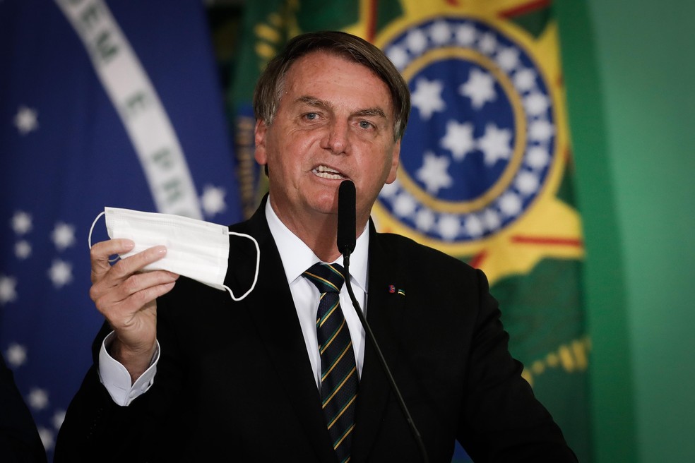 Brasil: Bolsonaro quer desobrigar máscara para vacinados e quem já teve Covid-19