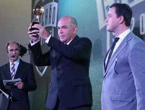 Grêmio persegue 2º técnico para elo com base e sonda melhor do Gauchão