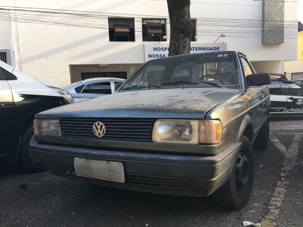 Veículo foi localizado pela Polícia Militar (Foto: Gabriel Tibaldo/G1)
