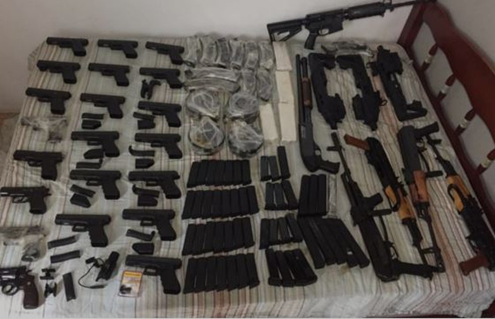 Operação investiga a participação de organização criminosa no comércio ilegal de armas e tráfico de drogas — Foto: Polícia Civil/Divulgação