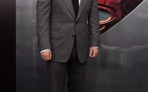 Henry Cavill diz que interpretaria o Super-Homem novamente