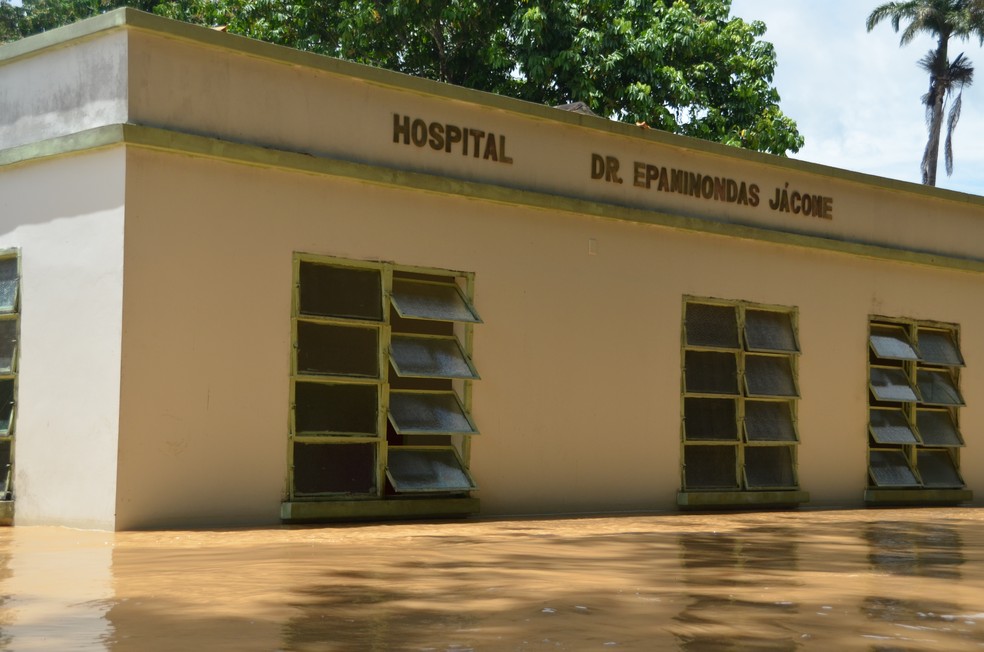Hospital de Xapuri foi atingido pela enchente histórica em 2015 — Foto: Aline Nascimento/G1/Arquivo
