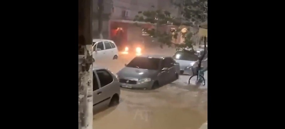 Saquarema sofreu com as fortes chuva na tarde e na noite de terça-feira, que deixou ruas alagadas