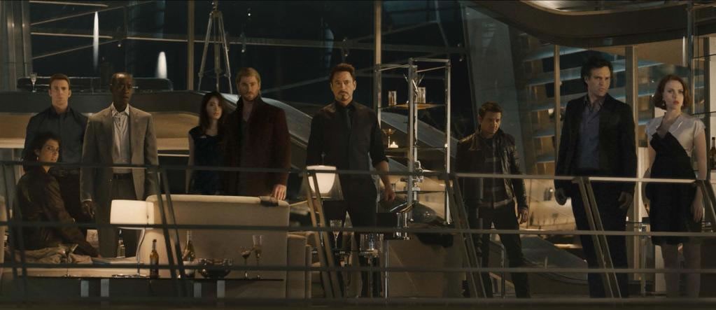 A imagem mostra os membros dos Vingadores reunidos na Stark Tower (Foto: Divulgação)
