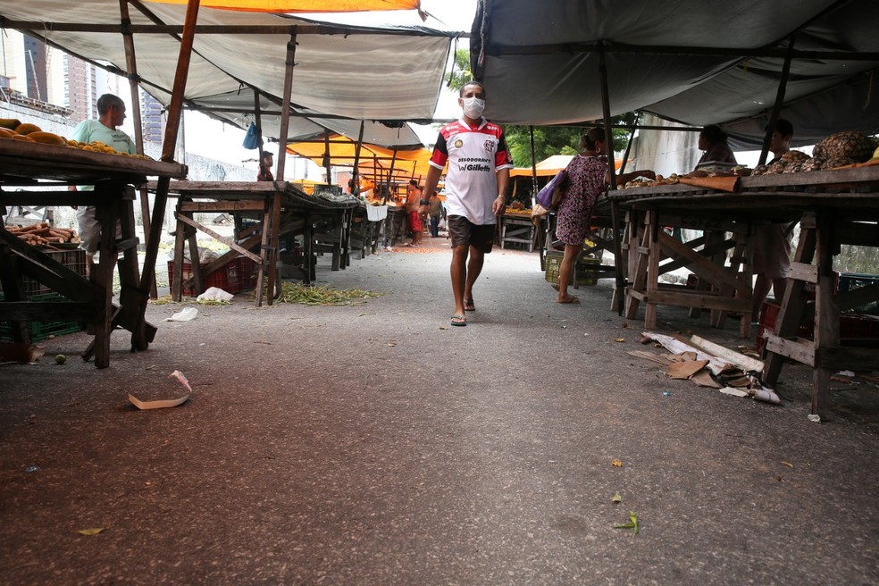 Feiras estão proibidas de funcionar por causa do coronavírus no Ceará — Foto: José Leomar/SVM