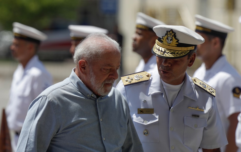 Lula  visita ao Complexo Naval de Itaguaí, onde funciona a linha de produção do Programa de Desenvolvimento de Submarinos (Prosub) da Marinha — Foto: Gabriel de Paiva/ Agência O Globo