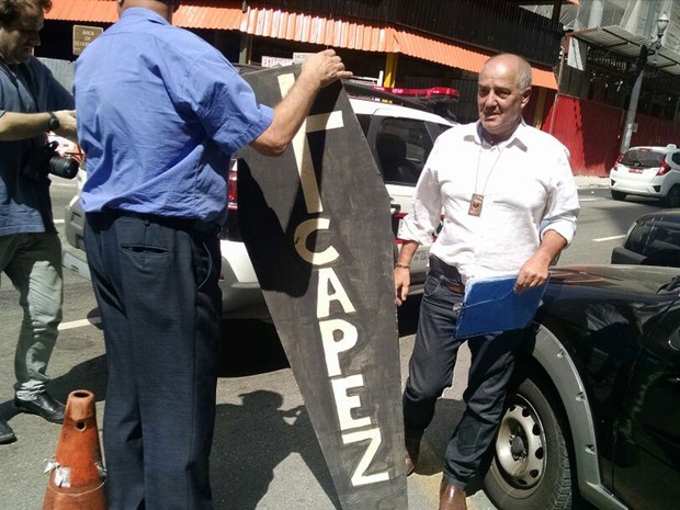 Polícia encontrou caixões com nome do presidente da Alesp, Fernando Capez, na sede da Gaviões (Foto: Leonardo Lourenço / GloboEsporte.com)
