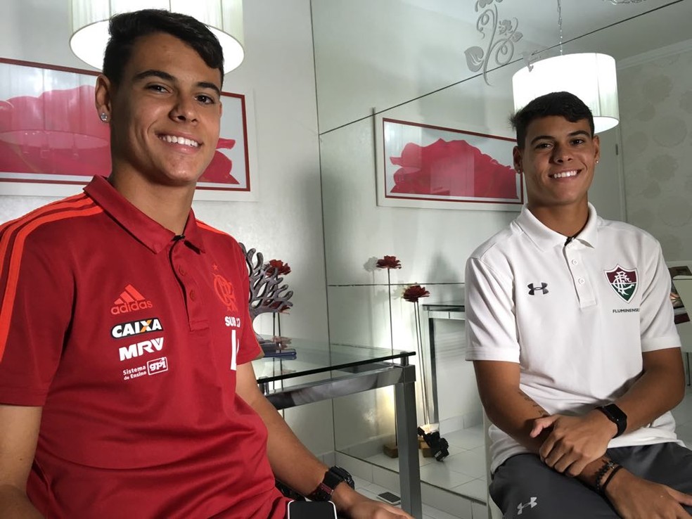 Voz, jeito, timidez... S&oacute; as camisas dos clubes ajudam na hora de diferenciar Lucas de Luan &mdash; Foto: Marcelo Baltar