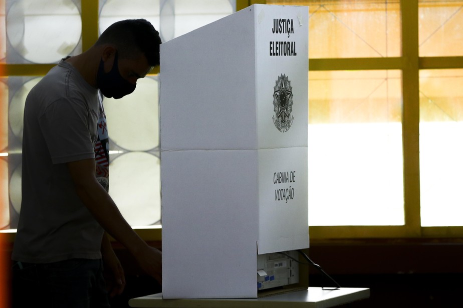 Eleitores de Valparaíso, Goiás, vão às urnas para as eleições municipais 2020.