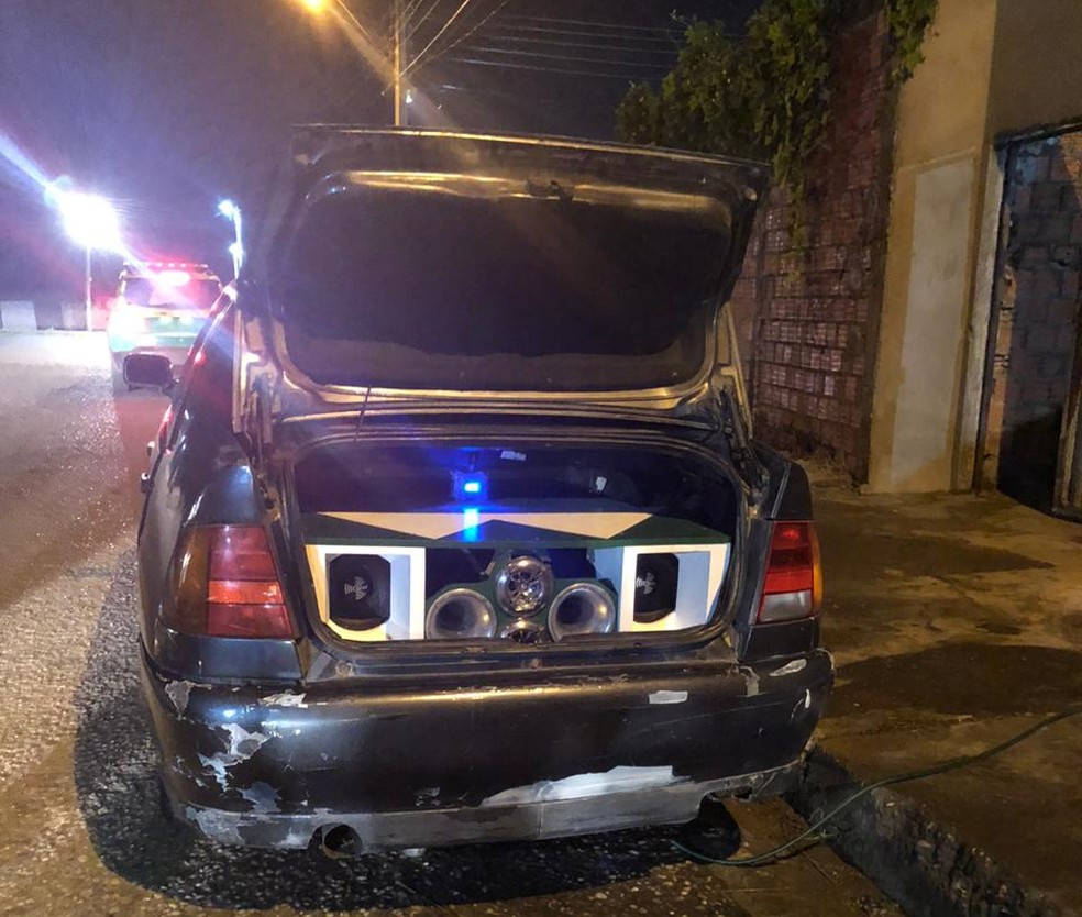 Som de carro foi apreendido durante operação na Zona Norte de Teresina — Foto: Divulgação/PM-PI