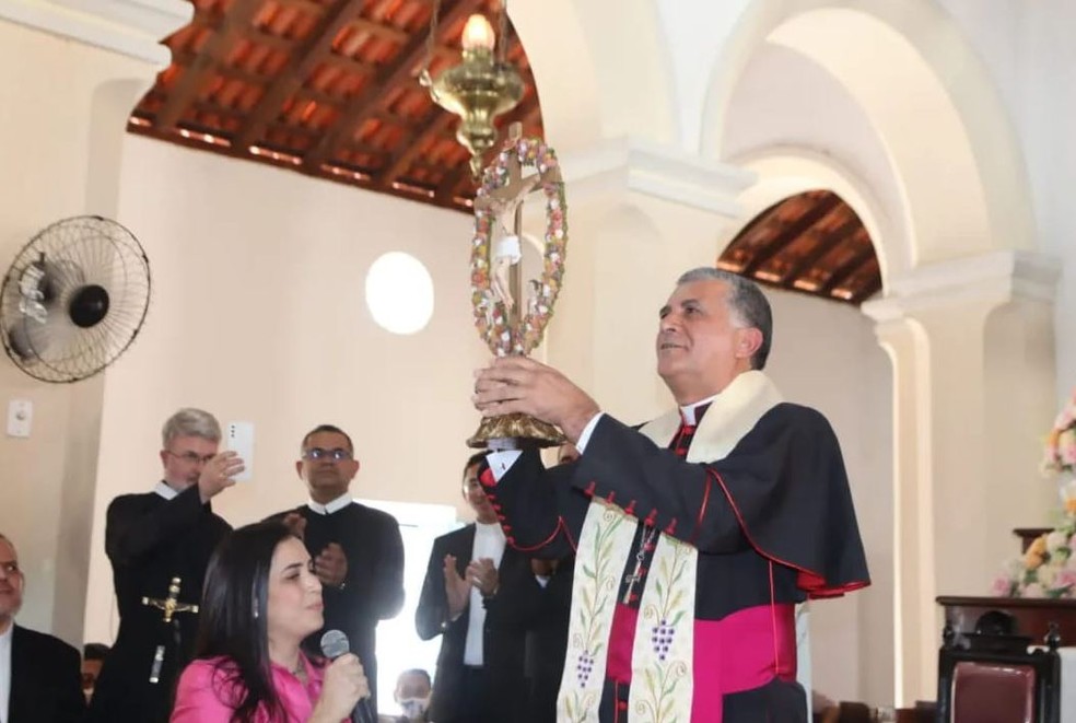 Novo bispo de Iguatu participou de missa em Icó ainda na manhã deste sábado (6). — Foto: Diocese de Iguatu/Divulgação