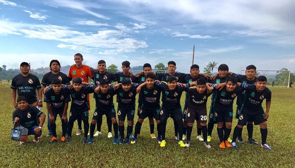 Times indígenas Real Madrid Suruí e Barcelona Suruí se enfrentam em Cacoal  — Foto: Divulgação