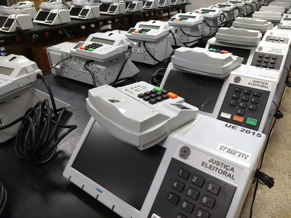 Submetidas a 'hackers' por 5 dias, urnas eletrônicas têm só duas falhas superficiais, informa TSE