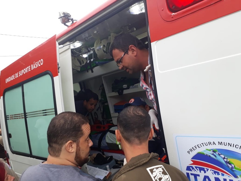 Dupla que sobreviveu foi socorrida pelo Samu (Foto: ReproduÃ§Ã£o/Ãgua Preta News)