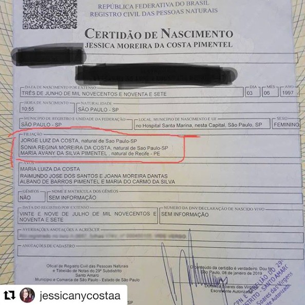 Segunda via da certidão de nascimento de Jessica Costa tem três nomes: o de seus dois pais adotivos e o da sua vizinha, que ajudou a criá-la (Foto: @jessicanycostaa/Instagram)