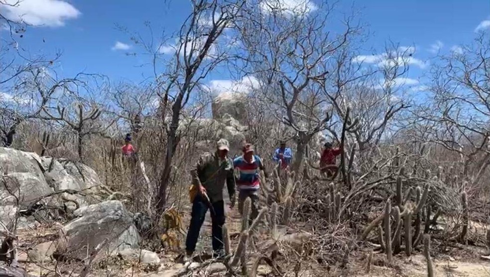Homem é morto por pedra de duas toneladas que deslizou de serra no Cariri Paraibano — Foto: Amy Nascimento/TV Paraíba/Reprodução