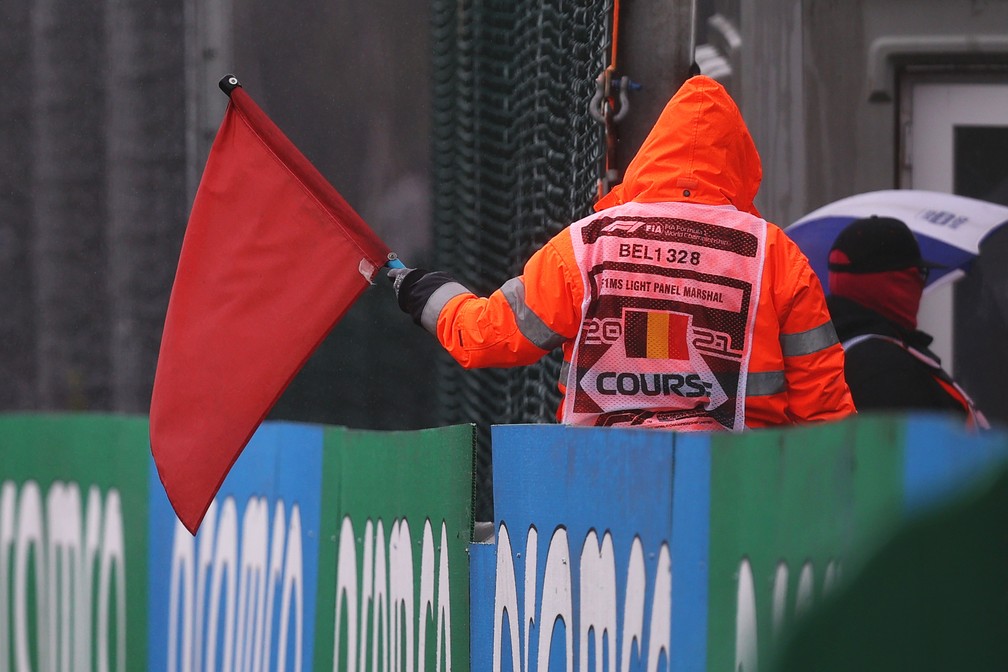 O acionamento da bandeira vermelha pode evitar fins de corrida com o safety car na pista, como o de Monza — Foto: Lars Baron/Getty Images