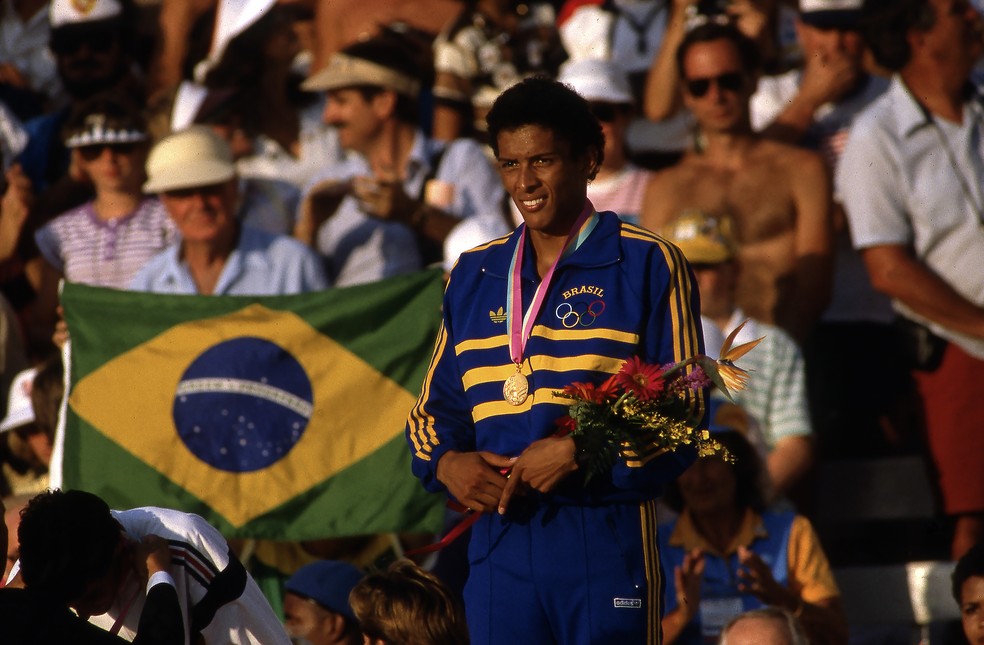 Joaquim Cruz conquista a primeira medalha de ouro do Brasil em provas de pista — Foto: Heinz Kluetmeier /Walt Disney Television via Getty Images
