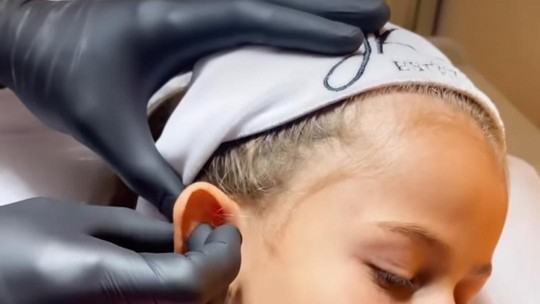 Deolane Bezerra: advogada leva filha para fazer procedimento estético na orelha; criança pode fazer plástica? Veja vídeo