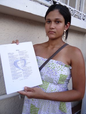 Grávida de 8 meses, Jéssica Gomes não conseguiu consulta de obstetra (Foto: Luna Markman/G1)