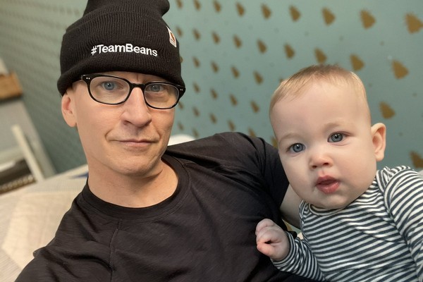Anderson Cooper e o filho Wyatt (Foto: Reprodução/Instagram)