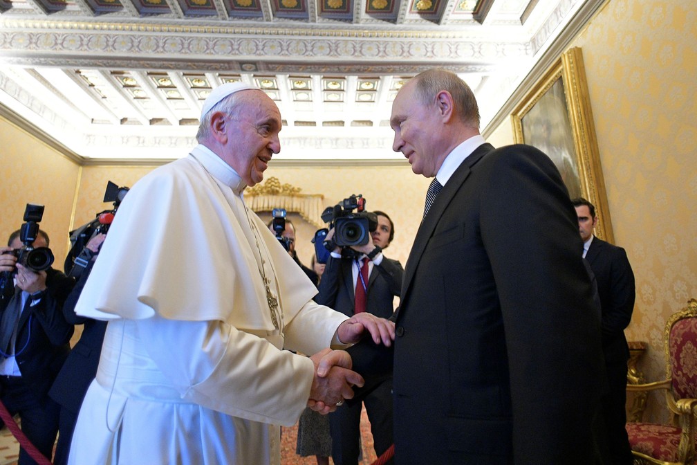 Putin encontra Papa Francisco no Vaticano | Mundo | G1