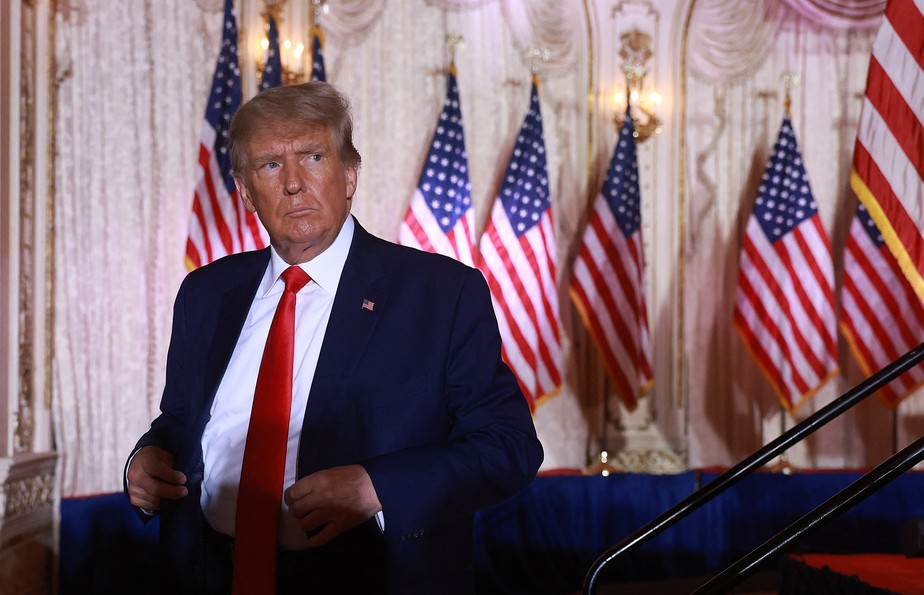 O ex-presidente americano Donald Trump após discursar em um evento em sua mansão em Mar-a-Lago em novembro