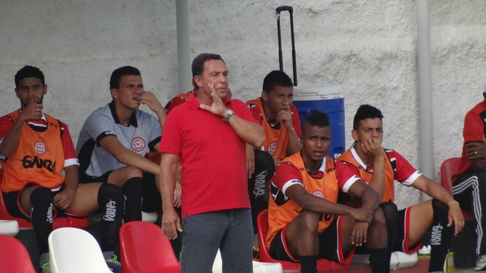 Eduardo Neto, técnico do Santa Rita-AL (Foto: Leonardo Freire/GloboEsporte.com) Eduardo Neto, técnico do Santa Rita-AL (Foto: Leonardo Freire/GloboEsporte.com)