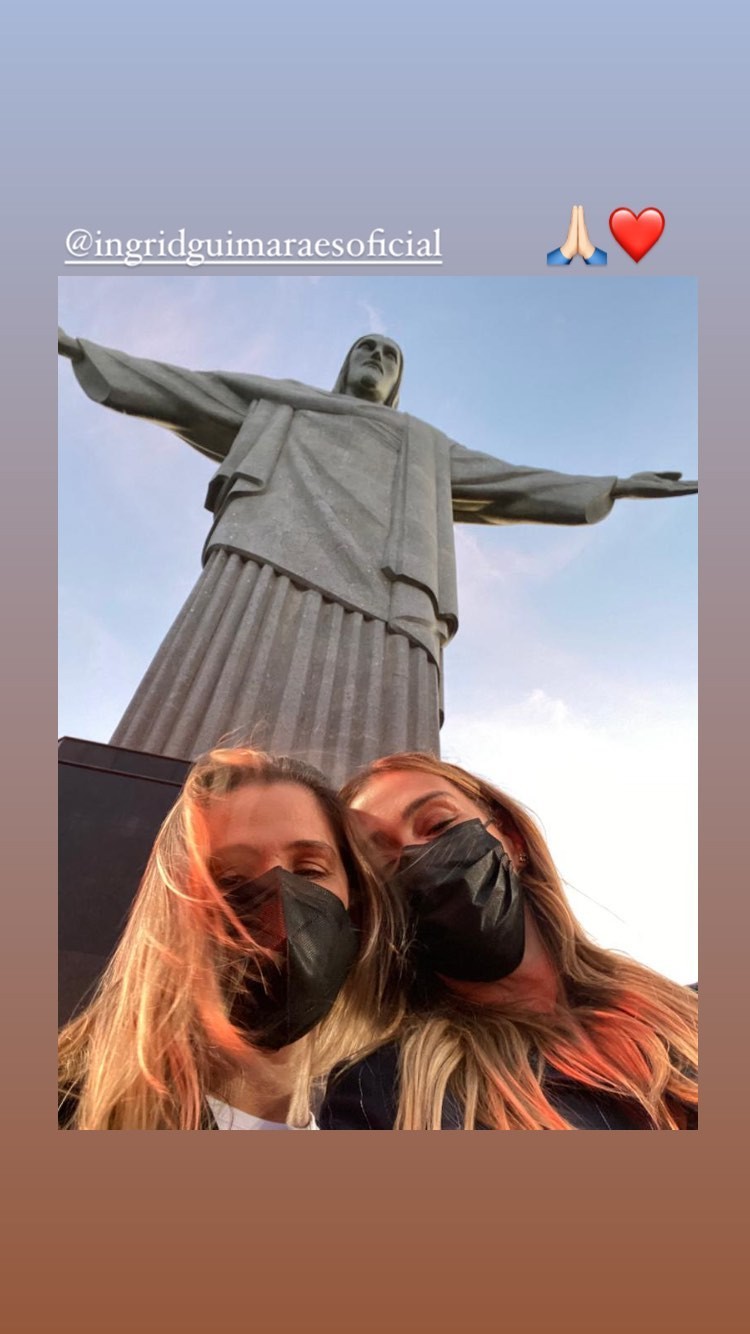 Ingrid Guimarães e Mônica Martelli na missa de sétimo dia de Paulo Gustavo (Foto: Reprodução/Instagram)