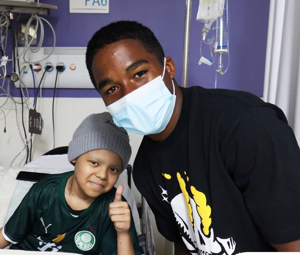 Exemplo! Endrick promove campanha de combate ao câncer infantil