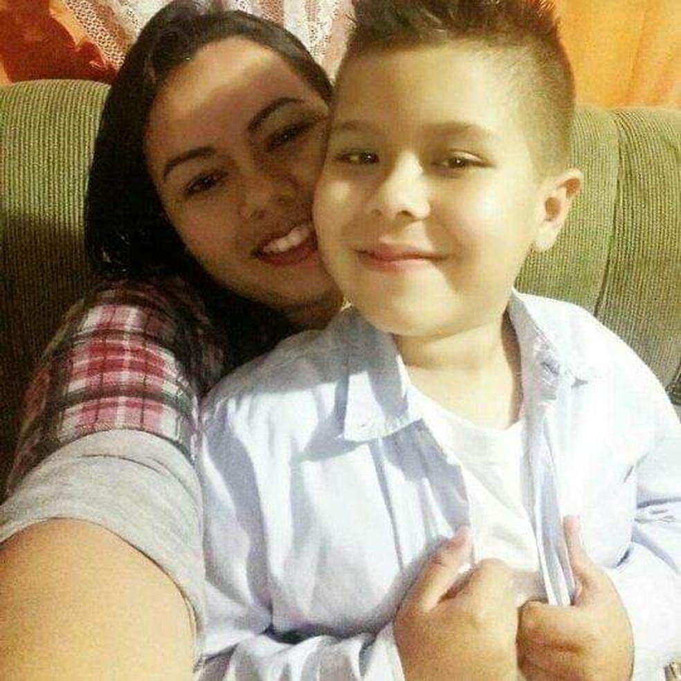 Franciele e o filho, de 8 anos — Foto: Franciele Galdino/Arquivo Pessoal