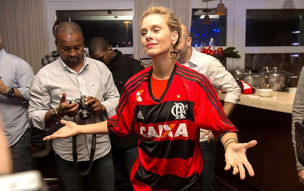 A atriz Carolina Dieckmann lançamento uniforme Flamengo (Foto: Celso Pupo / Agência Estado)