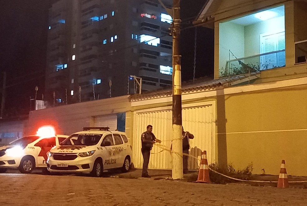 Crime aconteceu na frente da residência do casal, em Praia Grande, SP — Foto: Reprodução/Facebook/Praia Grande Mil Grau