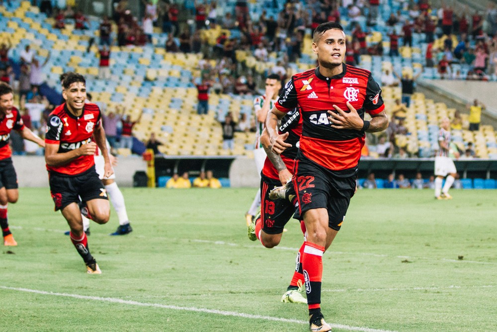 Fla se posiciona sobre Everton e diz que jogador pediu para não viajar com grupo