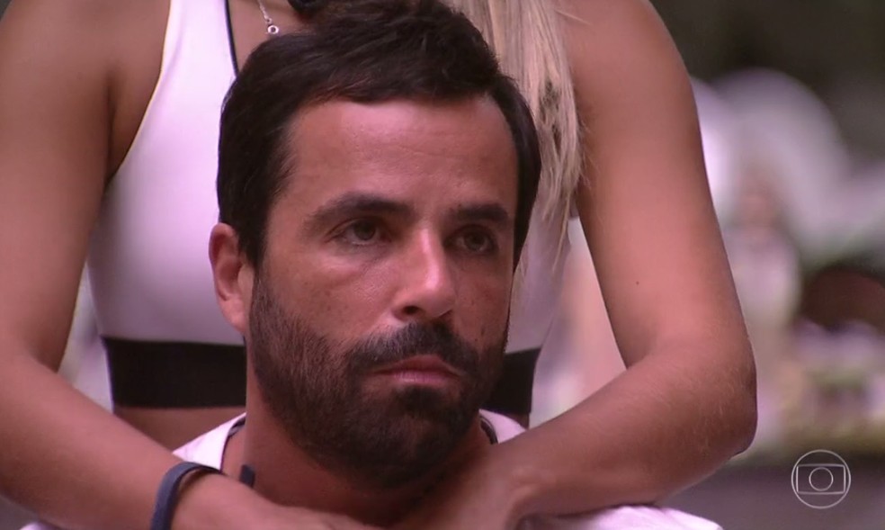 Vinicius deixa a casa do Big Brother Brasil com 3,83% dos votos — Foto: TV Globo