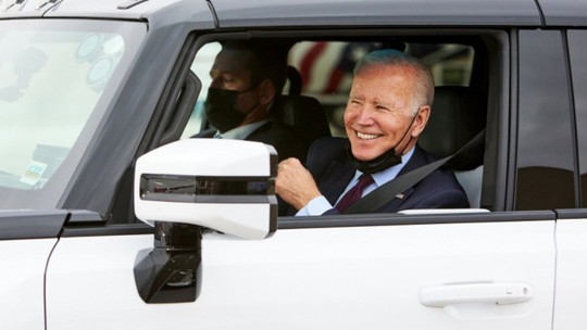 Joe Biden quer comprar 645 mil veículos elétricos e trocar a frota do governo dos EUA até 2035