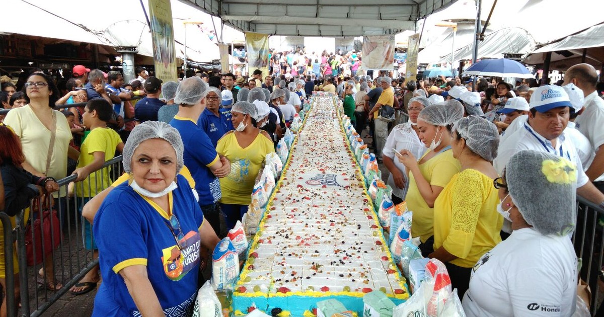 Prefeitura de São Luís oferece bolo de 61 metros a população em