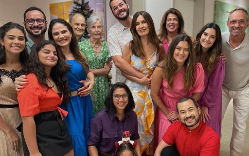 Fátima Bernardes curte dia de Natal com Túlio Gadêlha, filhas e pais