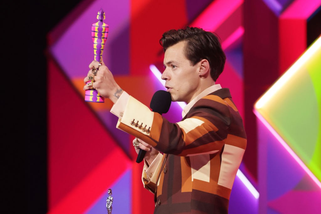 LONDON, ENGLAND - MAY 11:    Harry Styles accepts the Best Single award for Watermelon Sugar at The BRIT Awards 2021 at The O2 Arena on May 11, 2021 in London, England.  (Photo by David M. Benett/Dave Benett/Getty Images) (Foto: Dave Benett/Getty Images)